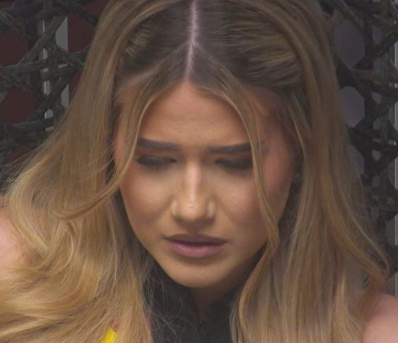 Daniela supărată