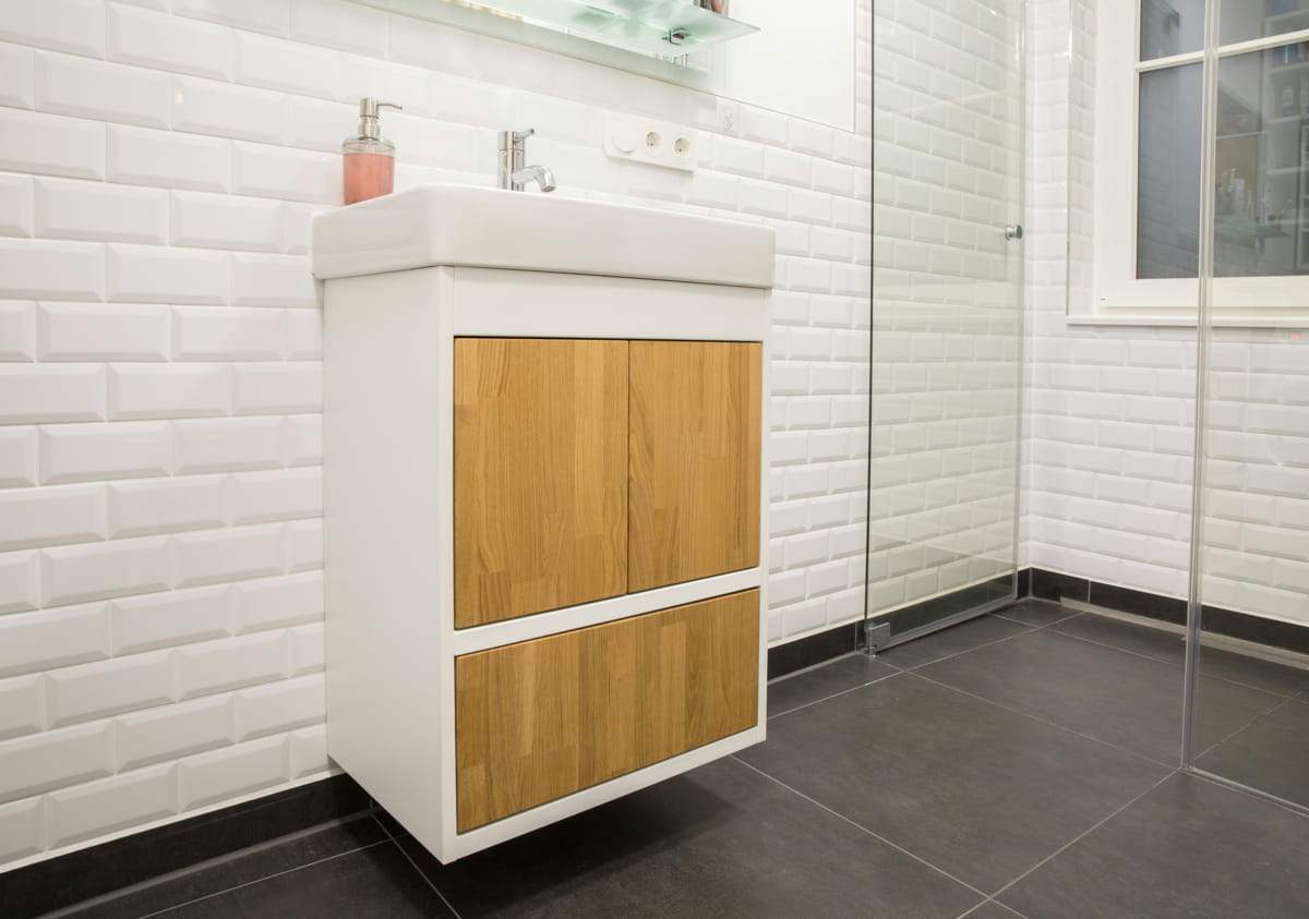 (P) Mobilier de baie suspendat vs clasic – ce alegi?