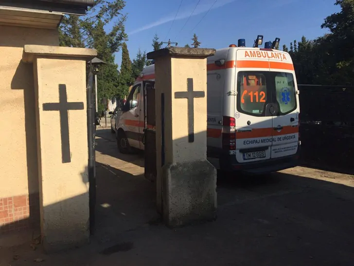 Răpus de dor, un bărbat s-a înjunghiat în cimitir, pe mormântul soției, în Timișoara