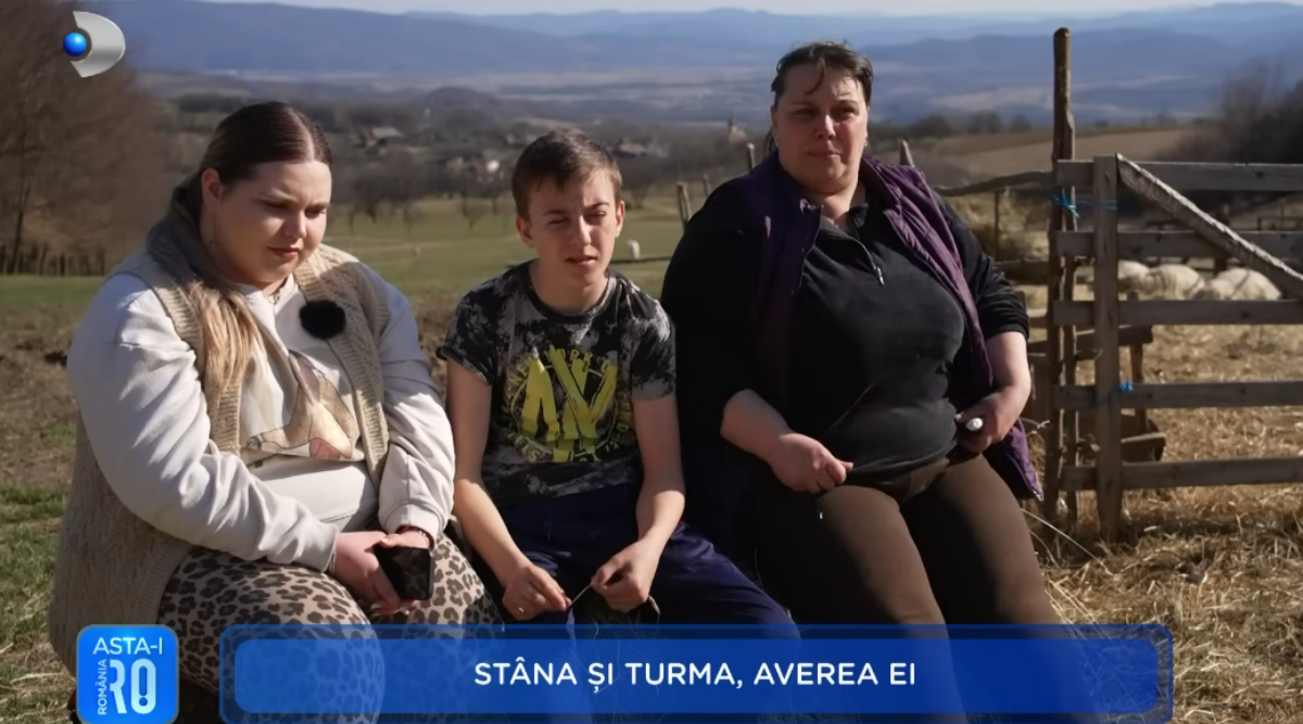 Ciobăniță la 17 ani. Noemi, o adolescentă din Maramureș, se împarte între școală și turma de peste 200 de oi