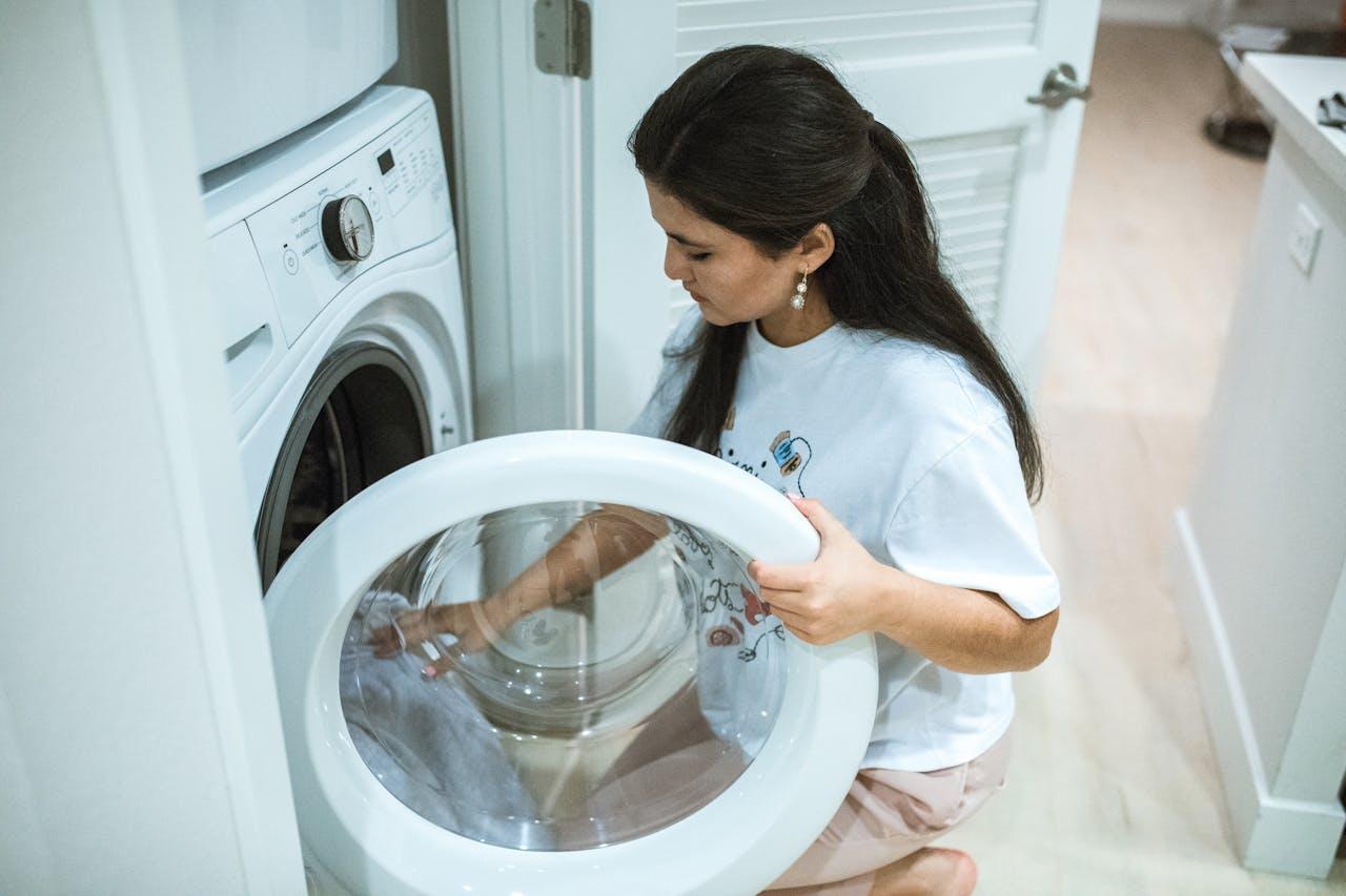 (P) Eficiența energetică - beneficii pentru mediu și pentru tine. Ce caracteristici are o mașină de spălat rufele eco + TOP 5 modele dintre care poți alege?