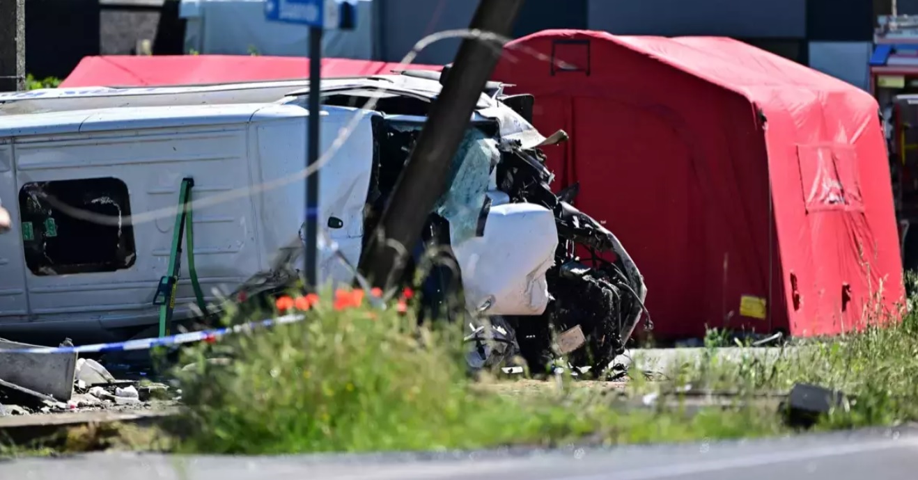 BREAKING NEWS Mai multe persoane și-au pierdut viața după ce un tren a intrat în coleziune cu un autobuz școlar în Belgia
