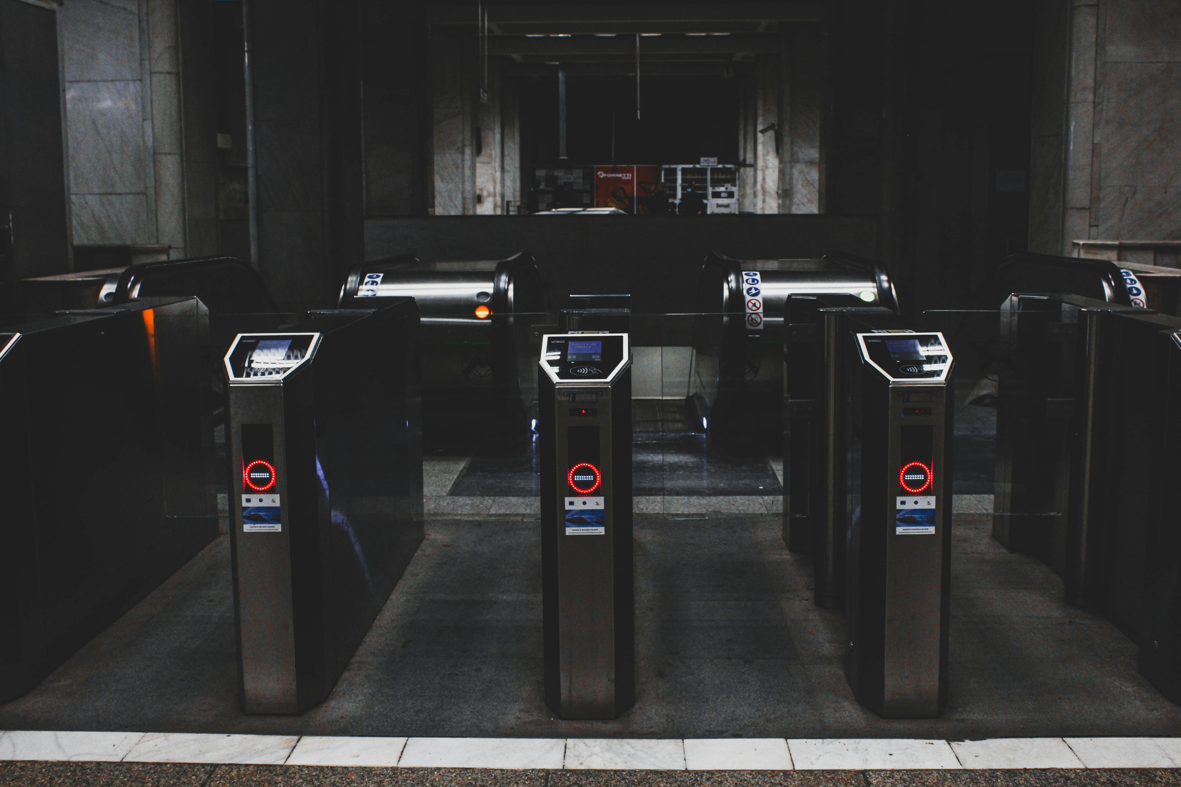 ULTIMA ORĂ Panică la metroul din București. Circulația a fost oprită după ce unui călător i s-a făcut rău