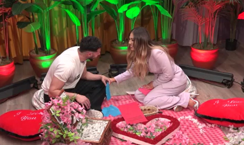 Iosif fierbe de nervi după ce Lucia îi pune mâna pe picior lui Georges, în cuibușorul iubirii: „Mi se pare ireal”