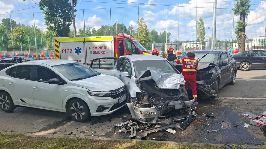 Cinci victime în urma unei ciocniri violente, în Oradea. O femeie și o minoră au ajuns la spital