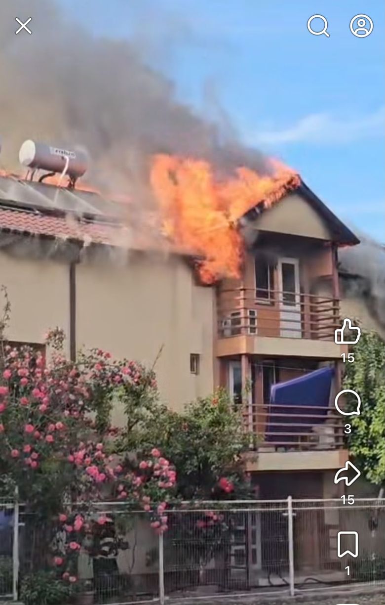 Arde o pensiune din Costinești.