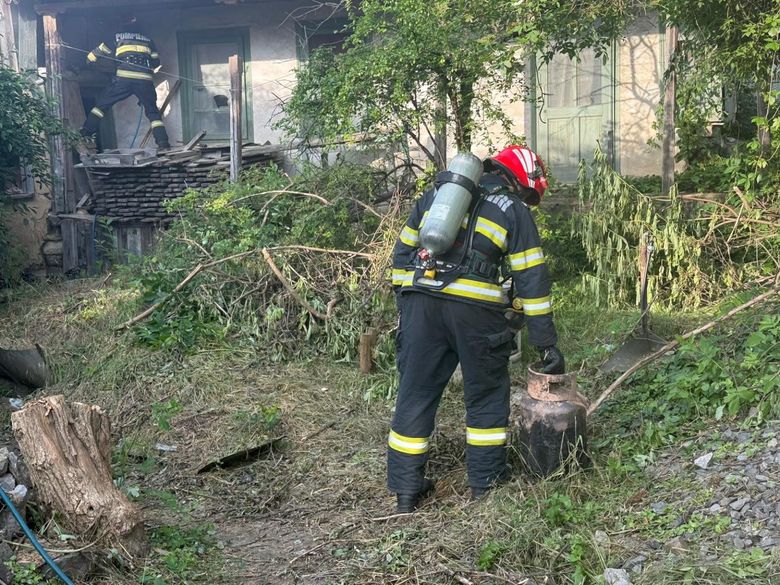 Deflagrație puternică la o locuință din Tulcea.