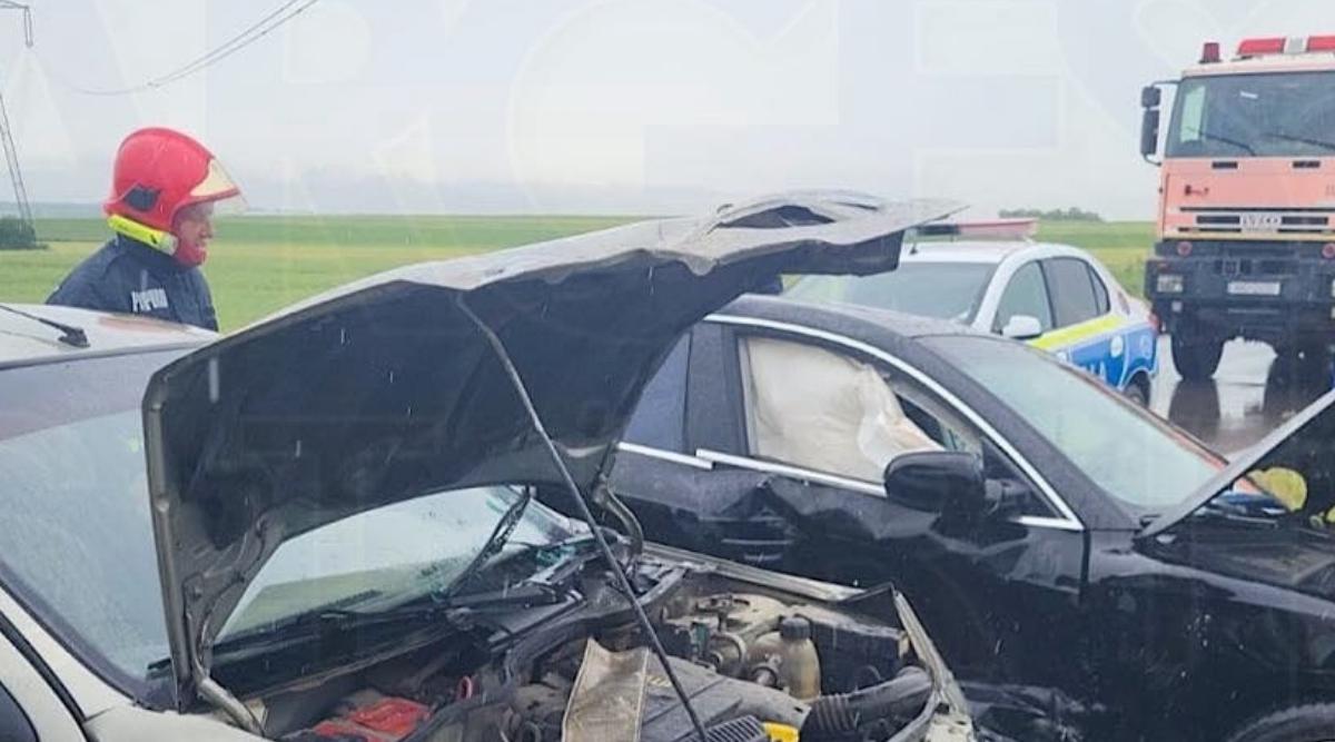 Două persoane au ajuns la spital după un impact violent în Argeș