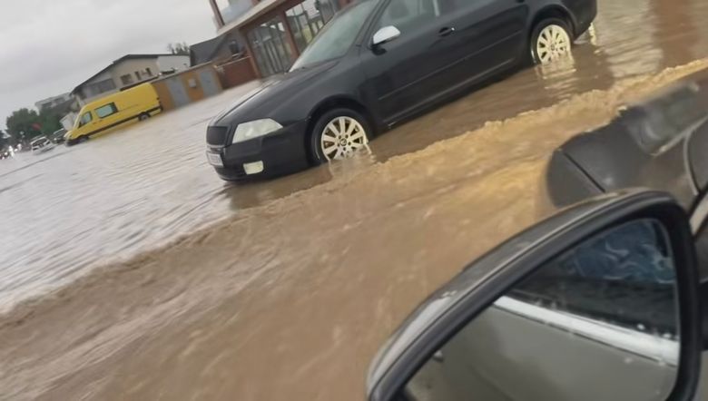 Vremea extremă a provocat inundații în Pantelimon și în București.