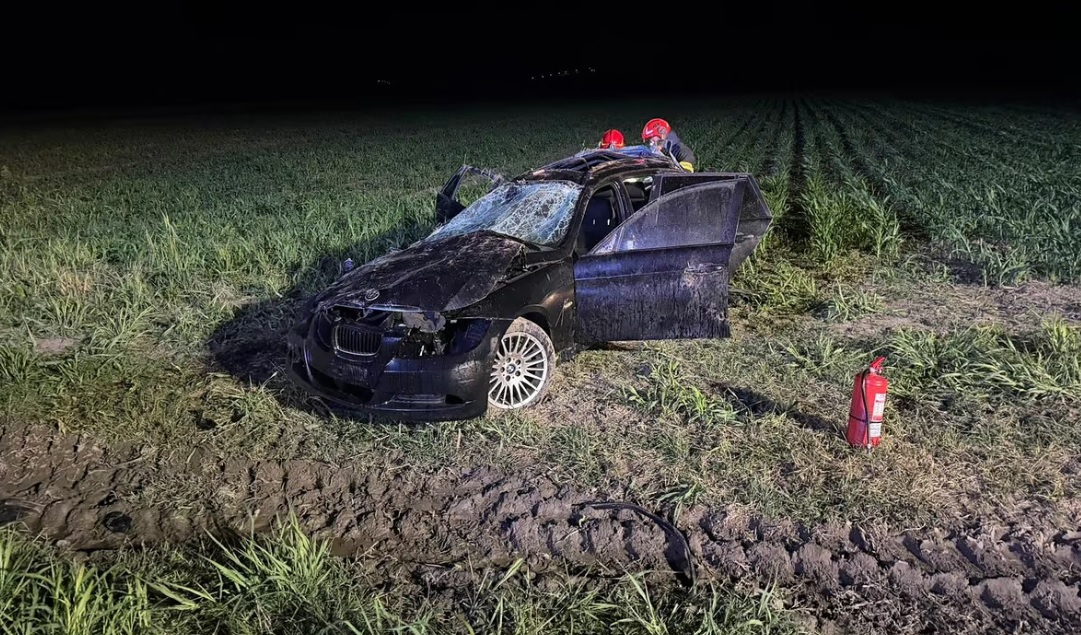 O mașină s-a răsturnat în afara părții carosabile în județul Alba. Șoferul a scăpat cu viață