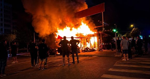 O hală de legume din Argeș a luat foc.
