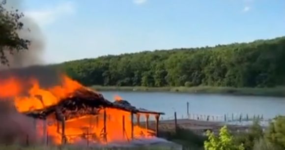 Un cunoscut club din Iași a fost cuprins de foc.