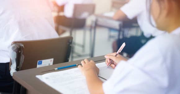 Examenul de Bacalaureat 2026 &icirc;ncepe azi cu proba la Limba rom&acirc;nă oral.