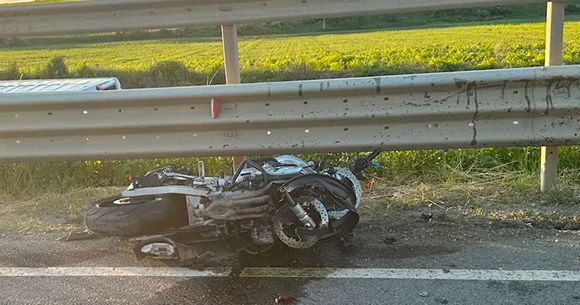 Un motociclist și-a pierdut viața după ce a efectuat o depășire neregulamentară și a intrat &icirc;n coleziune cu un autoturism, &icirc;n Cluj