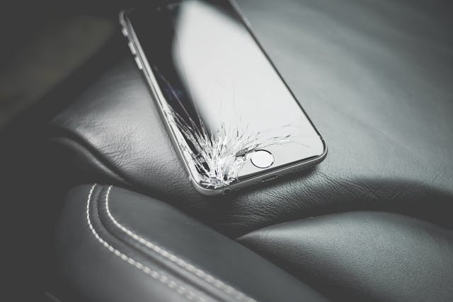 (P) Când Carcasa Devine Mai Importantă Decât Telefonul