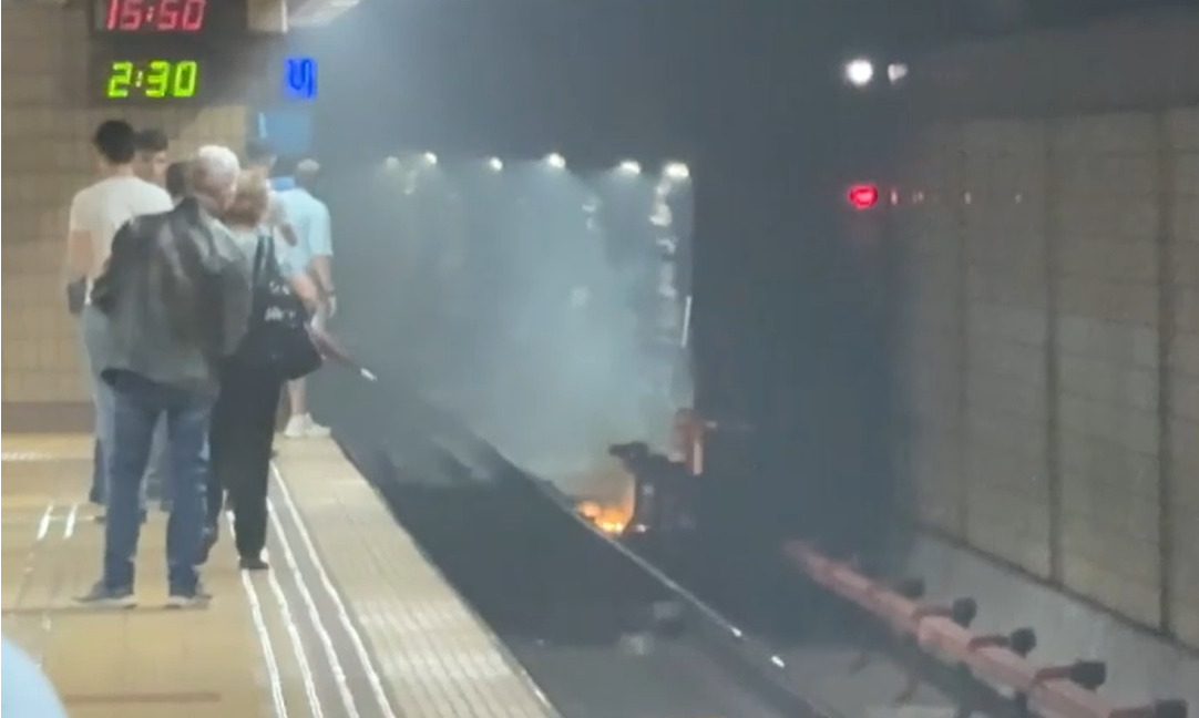 Panică la metrou! Un foc puternic a izbucnit în stația Iancului