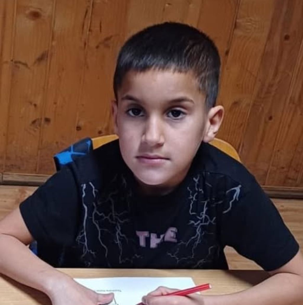 El este copilul de 8 ani s-a stins din viață în timp ce se afla la scăldat cu frații lui, în Arad. Băiatul a intrat în lac și nu a mai ieșit