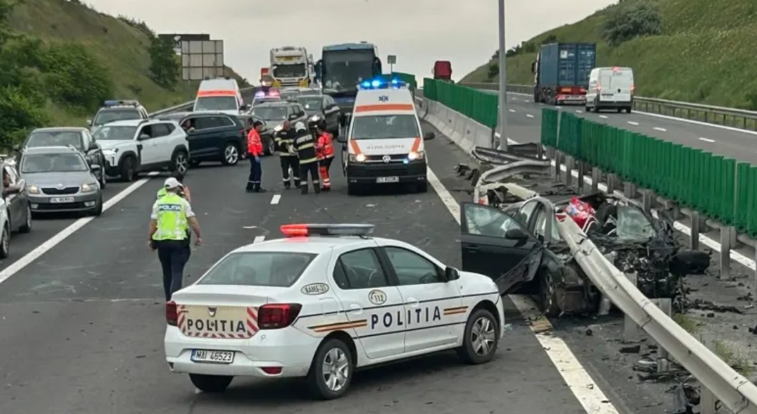 Femeie în stare de inconștiență după ce mașina în care se afla a lovit glisiera mediană pe A2