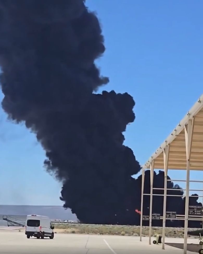 Un avion Air Force B-52 s-a prăbușit la scurt timp după decolarea de la baza Edwards Air Force din zona Los Angeles