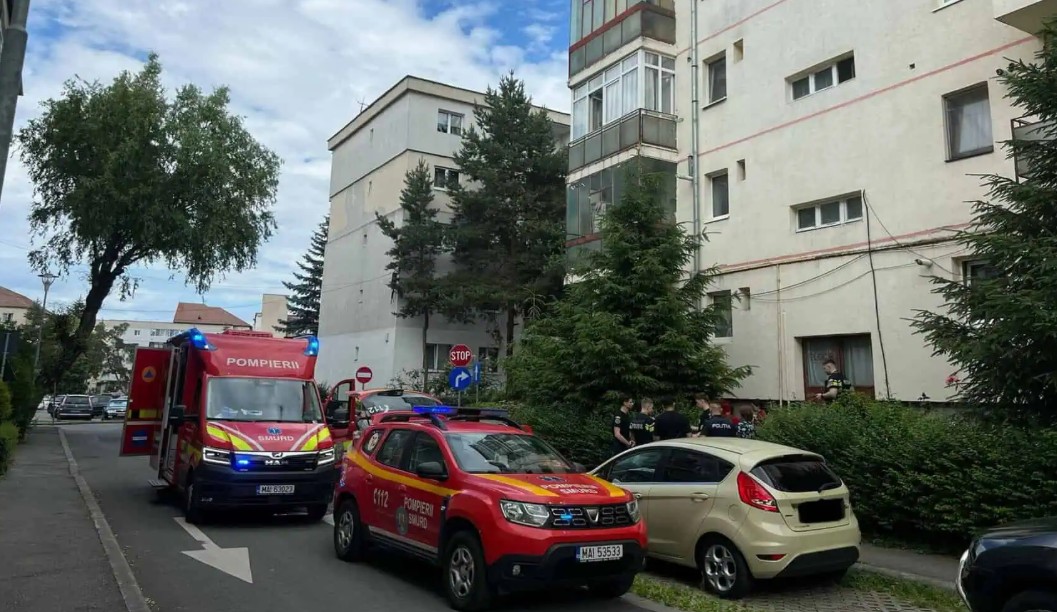 Un bărbat din Sibiu a sfârșit tragic după ce a căzut de la etajul 3 al unui bloc