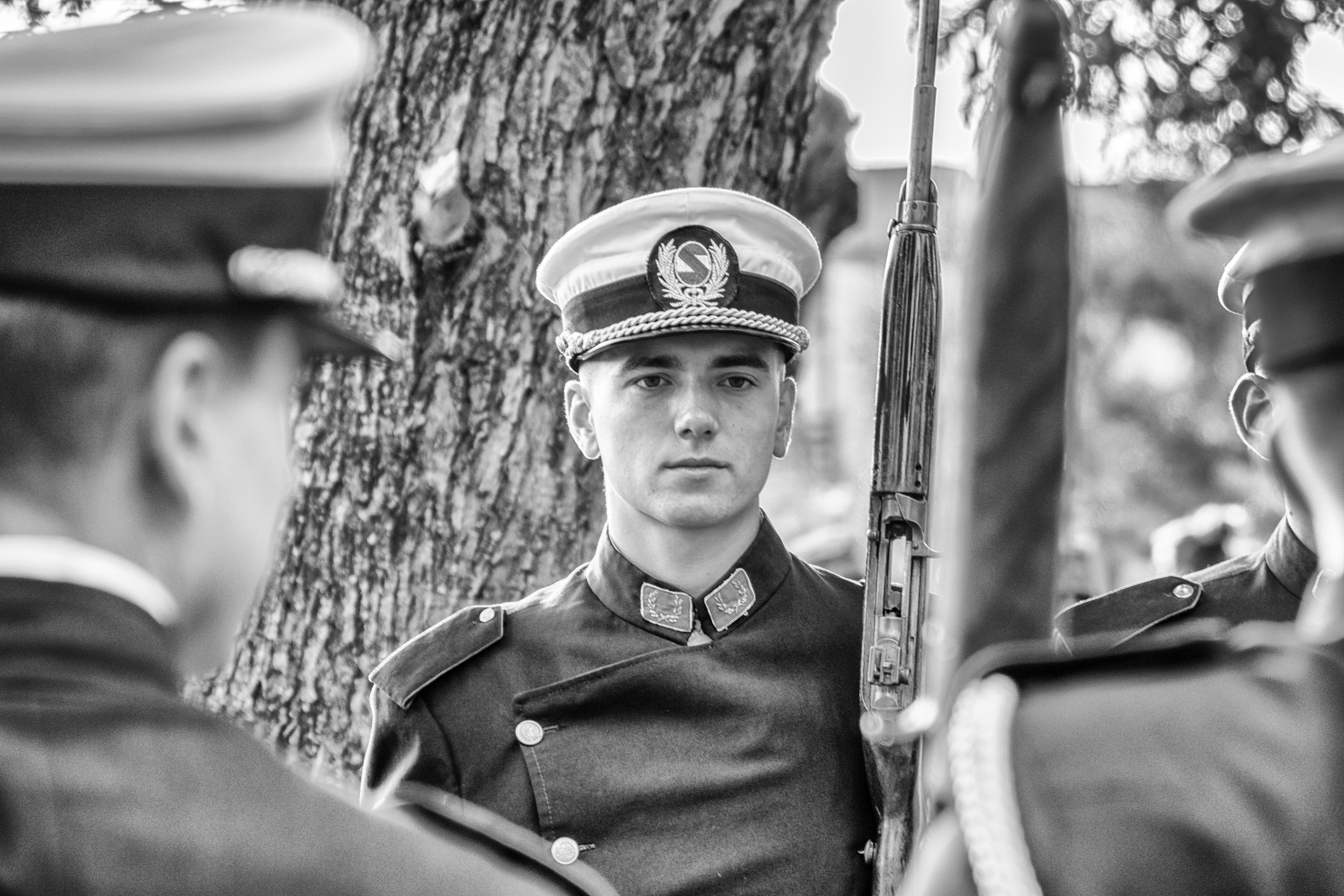 Toți bărbații între 27 și 55 de ani vor învăța să tragă cu arma, iar elevii de liceu vor face ,,educație patriotică”. Anunțul făcut de Ministerul Apărării din Republica Moldova