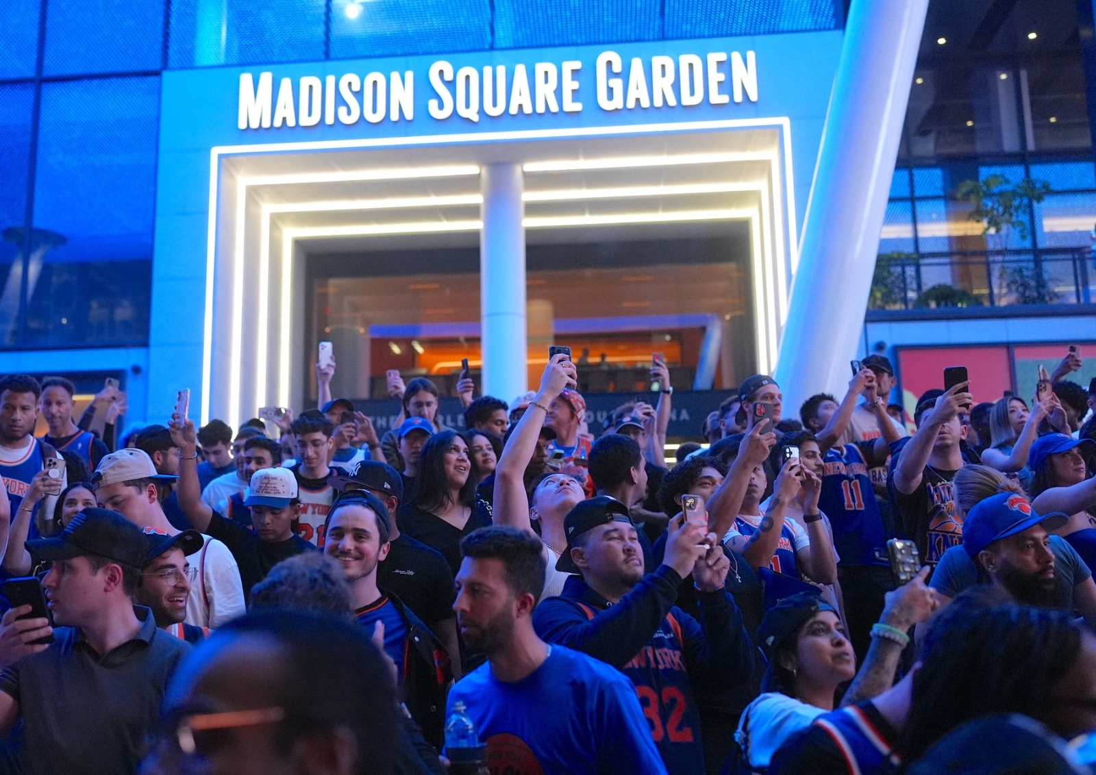 Un spectator și-a pierdut viața în timpul unui concert în Madison Square Garden, după ce a căzut din tribune