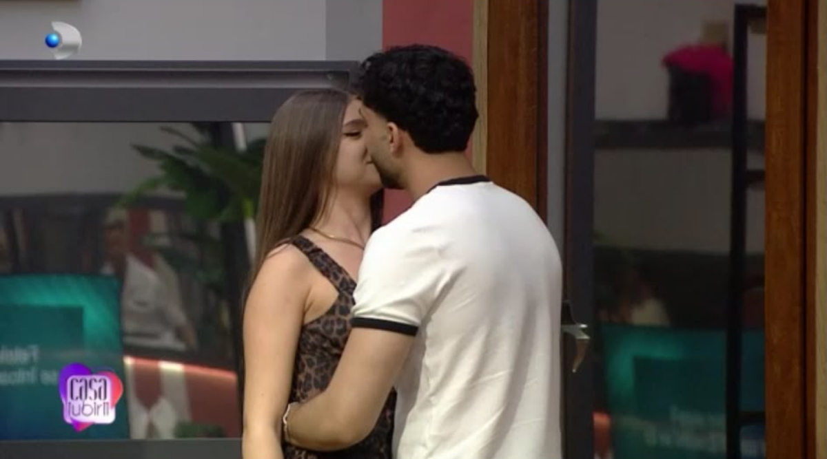 Ahmed i-a „furat” Andrei primul pupic. Concurenta nu-și mai poate ascunde sentimentele: ,,Mă simt prea bine cu tine”