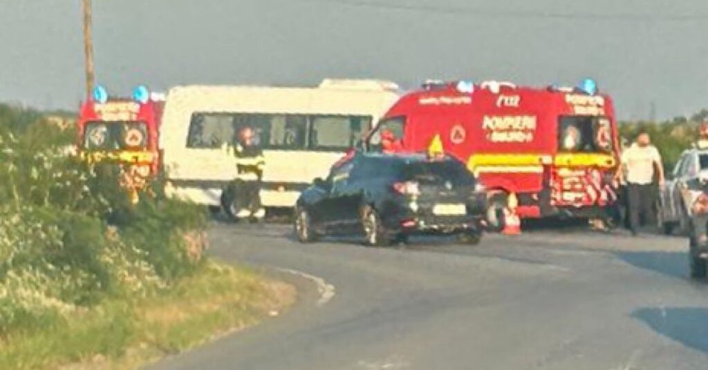 Eveniment rutier grav pe A1 între un microbuz și un autoturism. Patru persoane au fost transportate la spital