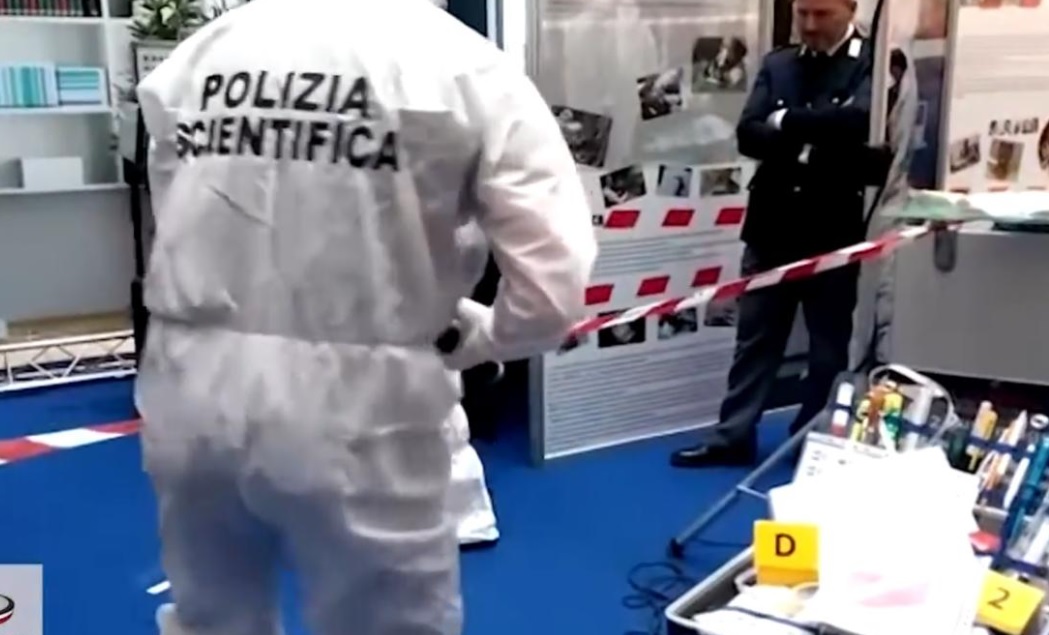 Trei membrii ai unei familii, din Roma, și-au pierdut viața după ce au fost înjunghiați în propria locuință. Fiul cel mare se află în stare gravă la spital