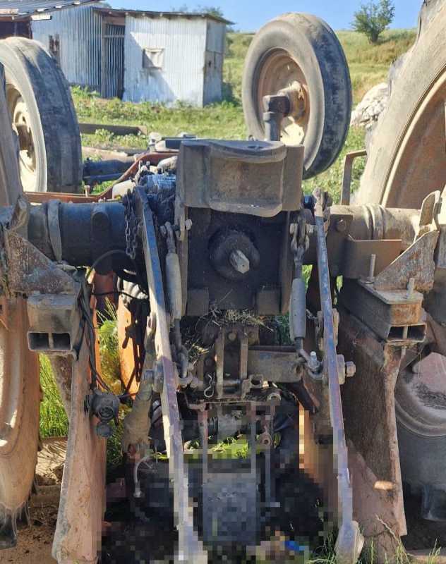 Un bărbat de 34 de ani s-a stins din viață după ce tractorul pe care îl conducea s-a răsturnat, în județul Botoșani