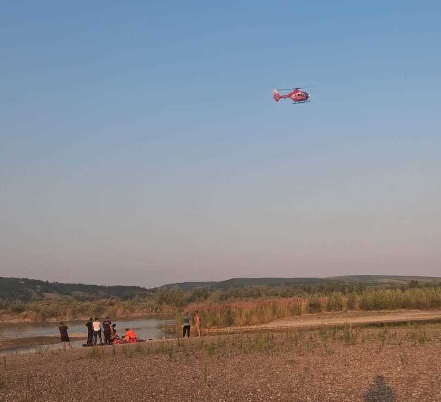 Un adolescent de 16 ani s-a stins din viață după ce a mers la scăldat în râul Siret, în județul Bacău