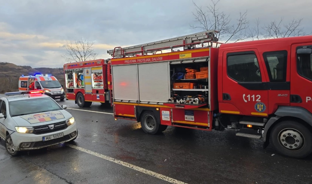 Șase persoane, dintre care patru copii, au ajuns la spital după ce au fost implicate într-un eveniment rutier pe DN1, în județul Sibiu