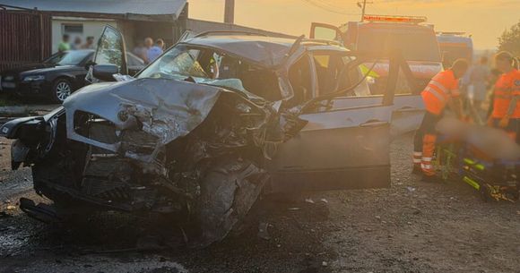 Un t&acirc;năr de 24 de ani s-a stins din viață după un ce un autocamion s-a ciocnit de autoturism, &icirc;n județul Suceava.