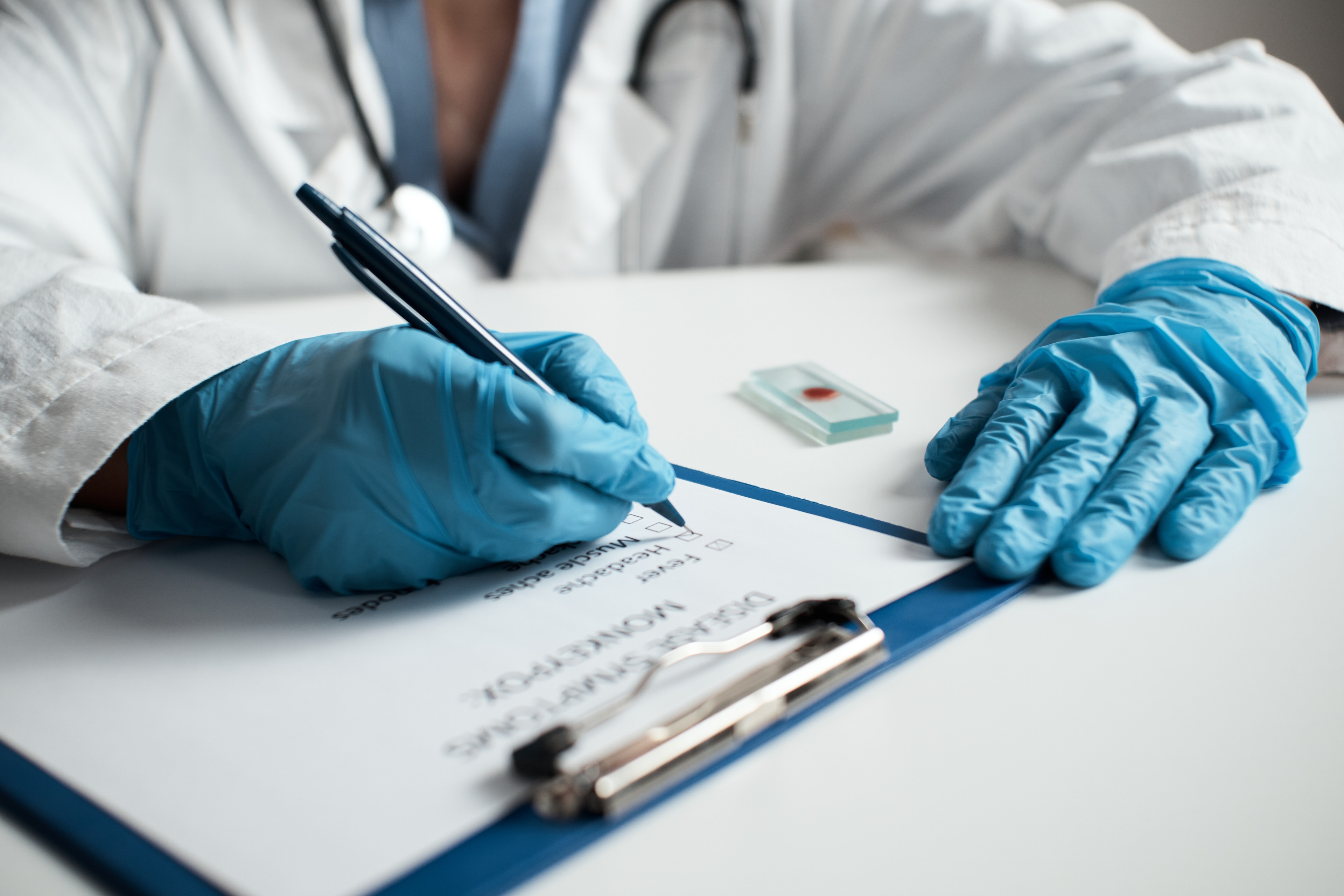Avertisment de la medici! O nouă boală de rară se răspândește rapid la oameni. Care este primul simptom