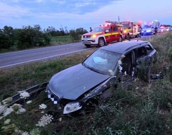 Incident rutier grav &icirc;n Timiș! Un bărbat a ajuns de urgență la spital, după impactul dintre un autoturism și un autotren