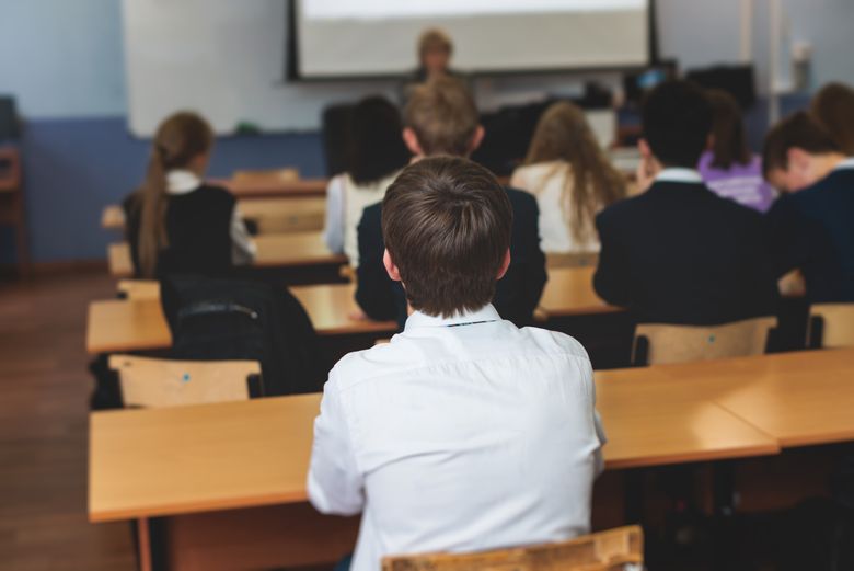 Elevi în sala de clasă