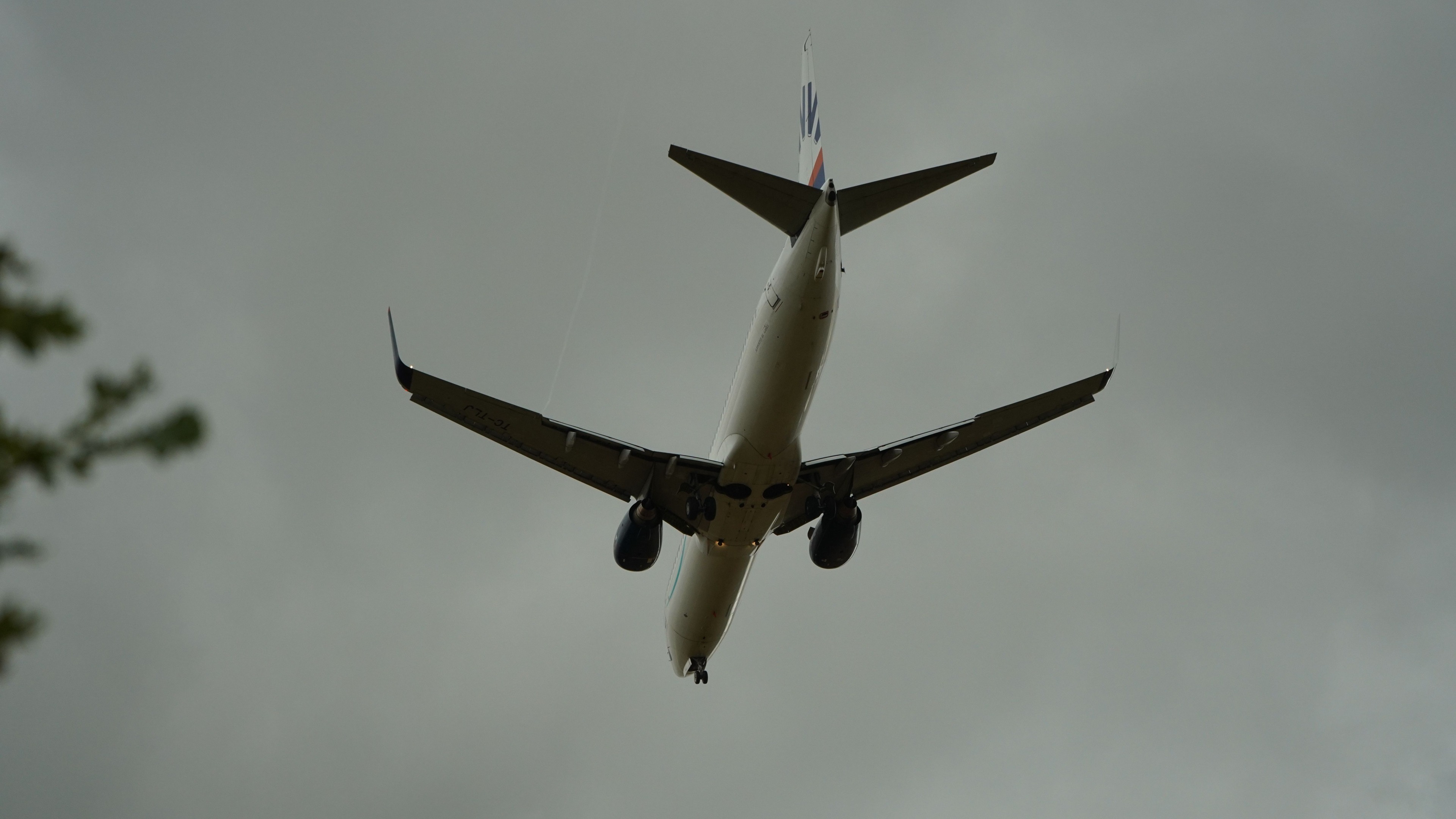 BREAKING NEWS Un avion a dispărut fără urmă de pe radar, cu tot cu pasageri, în Marea Arabiei