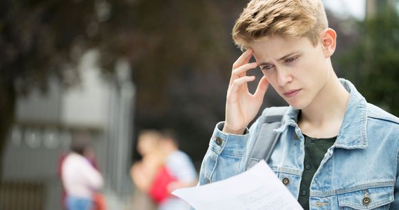 Elev care vede nota de la examen