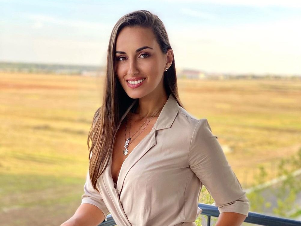 Andreea Străvoiu, despre arta de a face pâine cu maia! Pasionată de gusturile de odinioară, prezentatoarea emisiunii „ROventura” a urmat un curs de brutărie artizanală