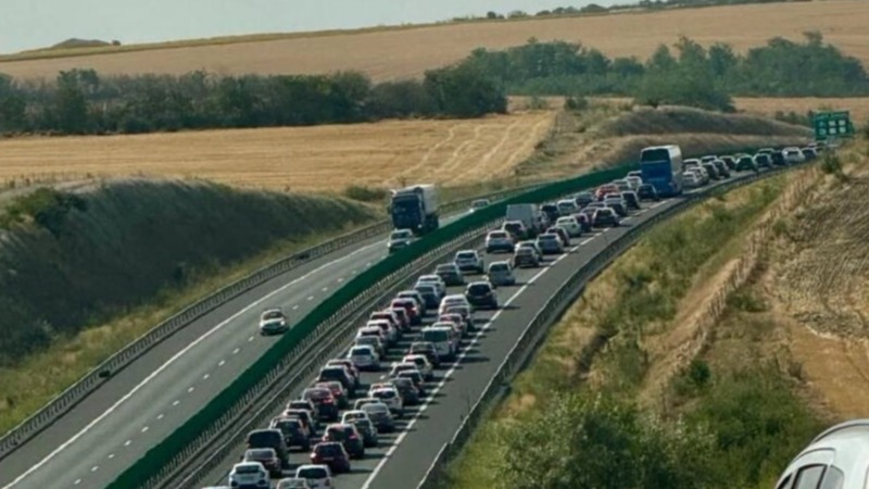 Trei mașini implicate într-un eveniment rutier pe Autostrada Soarelui, în drum spre mare. Doi copii au ajuns la spital