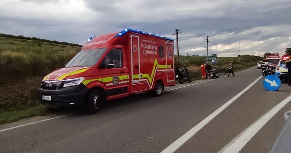 Un eveniment rutier grav, &icirc;ntre un autoturism și două motociclete, a avut loc &icirc;n județul Alba.