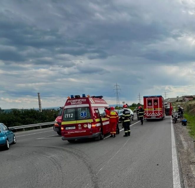 Un eveniment rutier în care au fost implicate un autoturism și două motociclete s-a produs pe DN1