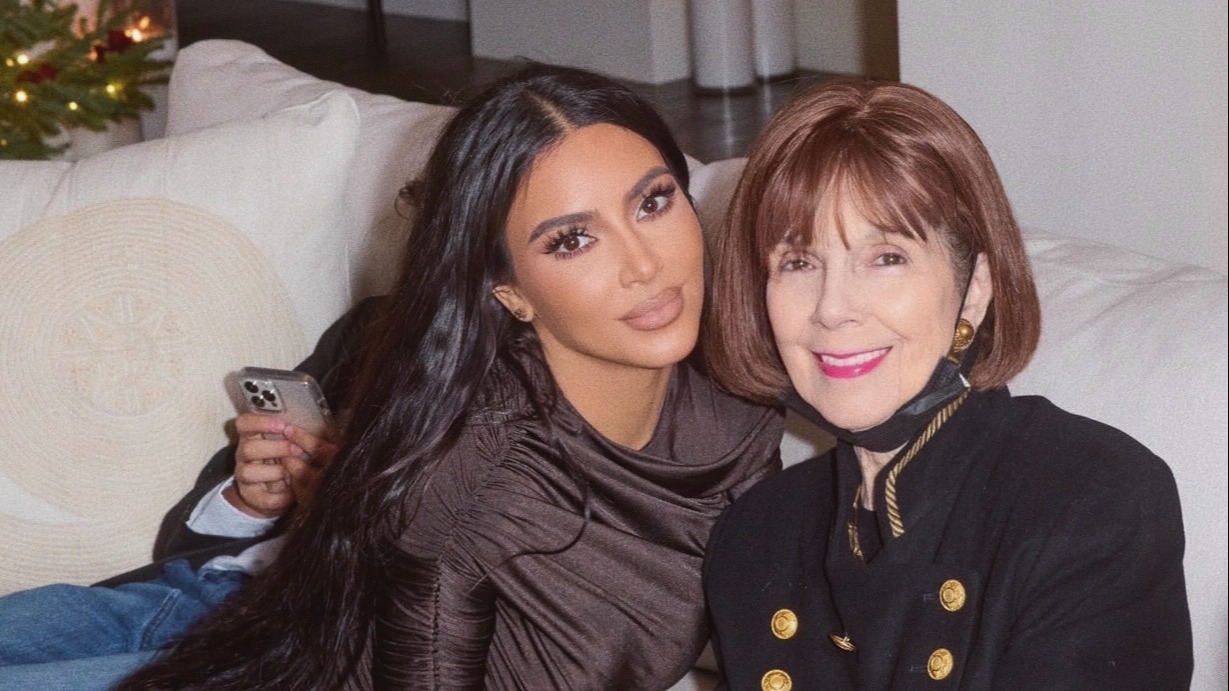 Familia Kardashian este îndoliată! S-a stins din viață Mary Jo Campbell, bunica lui Kim Kardashian