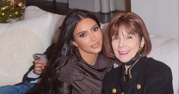  Kim Kardashian și  Mary Jo Campbell