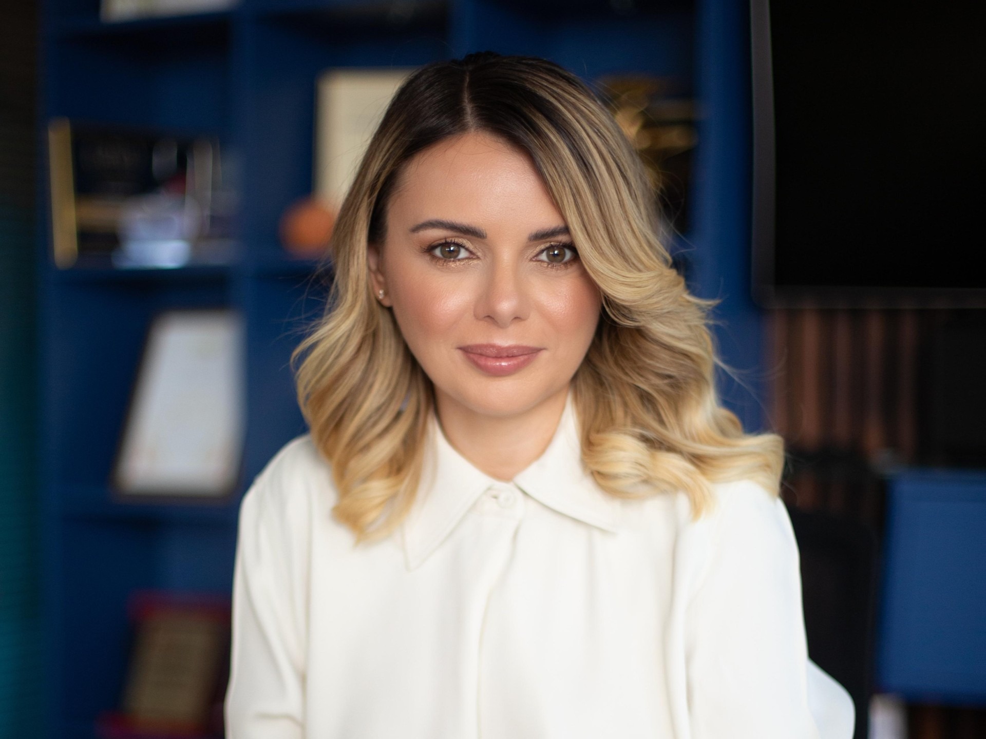 Cristina Sava, Director Marketing și Comunicare Dogan Media, premiată pentru Implicare Socială în cadrul „She Leads – Gala excelenței în business”