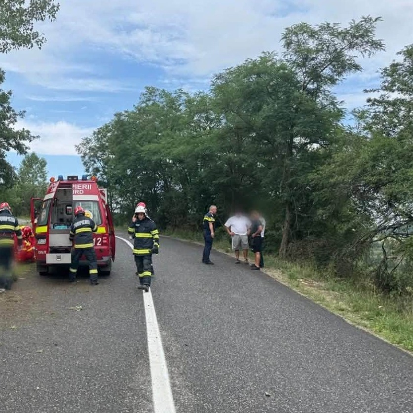 Un bărbat și-a pierdut viața în Cluj, pe DJ108B, după ce o autoutilitară a ieșit de pe carosabil