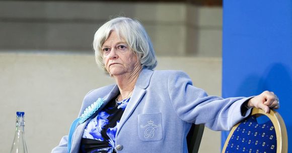 Ann Widdecombe a fost agresată cu un ciocan.