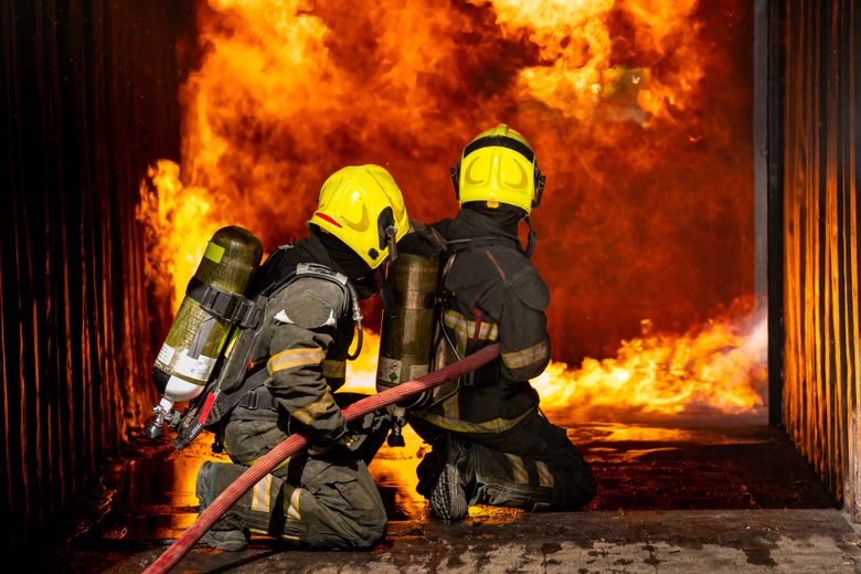Un container folosit de salvamari în Mamaia Nord a fost cuprins de foc.