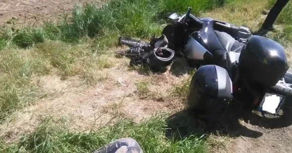Un adolescent de 15 ani a fost transportat la spital după ce s-a răsturnat cu motocicleta