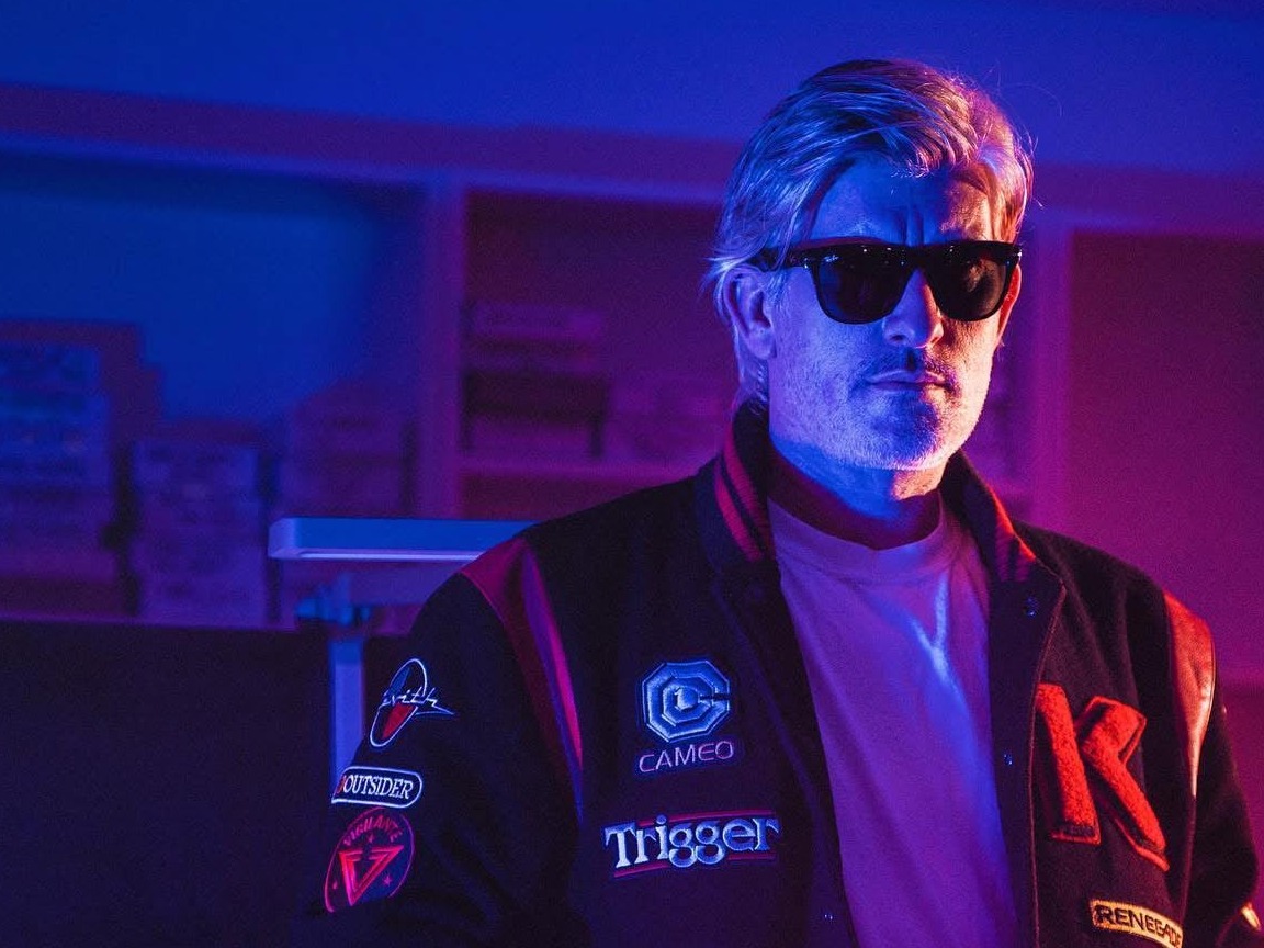 Kavinsky, artistul care a făcut celebră piesa ,,Nightcall”, a fost găsit fără viață în propria locuință